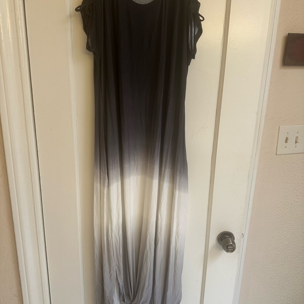 Elegant Ombre Maxi Dress - Black and White